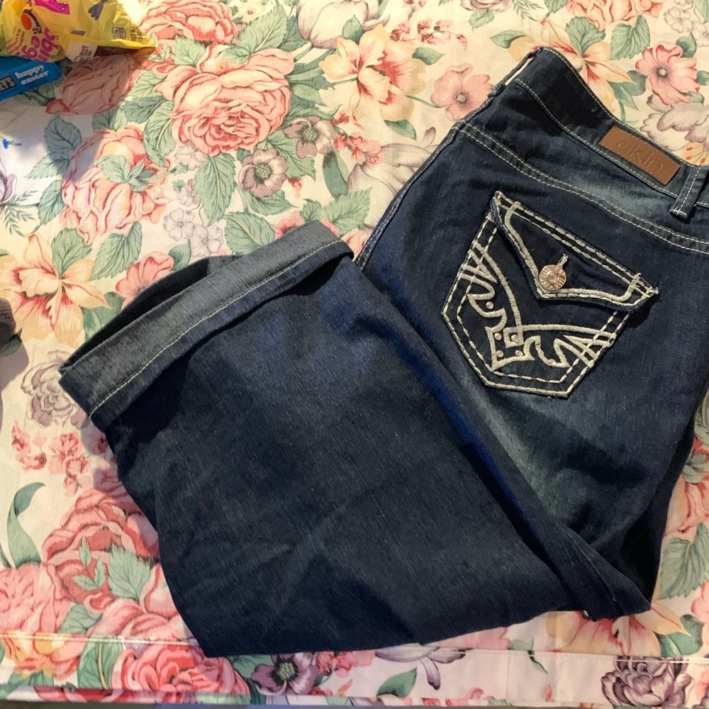 DKin Women’s Dark Wash Embroidered Pocket Jeans Capris - Indigo Blue Size 16 W